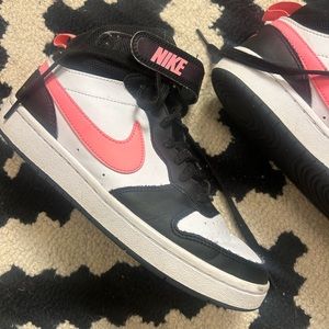 Youth size 5 Nike high top in pink and black, used but in good condition.